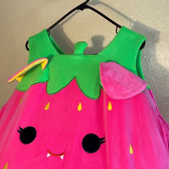 EUC SQUISHMALLOWS pink, plush Gwendolyn the Neon Strawberry Bat - Picture 4 of 11